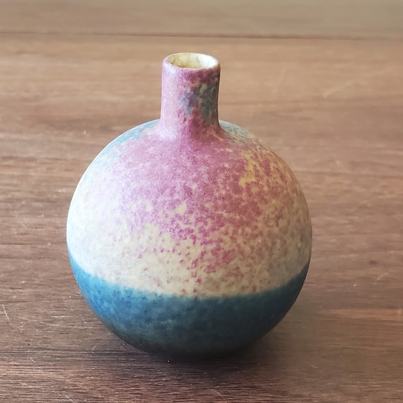 Studio Pottery Vase Pretty Little Vase - Picture 2 of 10